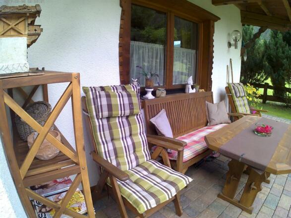 Terrasse mit Sitzmöbel