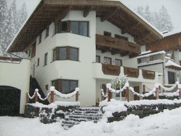 Hausansicht Winter Florian Steirer