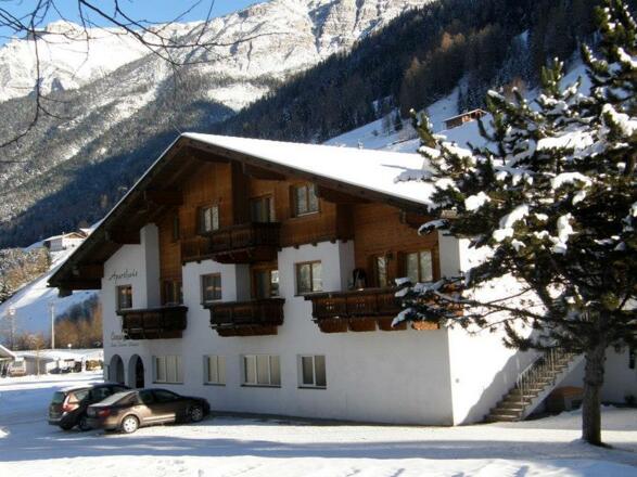 Aparthaus Camping Stubai im Winter