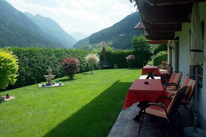 Terasse mit Blick zum Gletscher