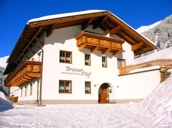 Brixnerhof Hausansicht Winter
