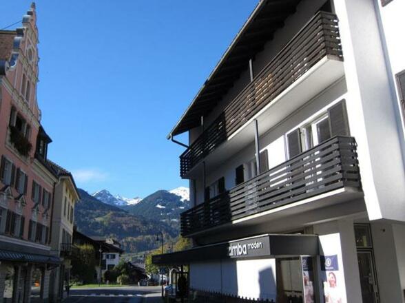 Hausansicht Sommer seitlich