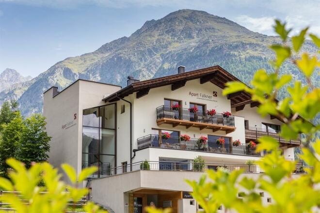 Apart Falkner Sommer