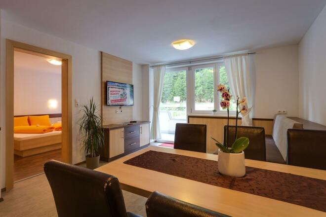 Apart I Wohnbereich mit Zugang Zimmer