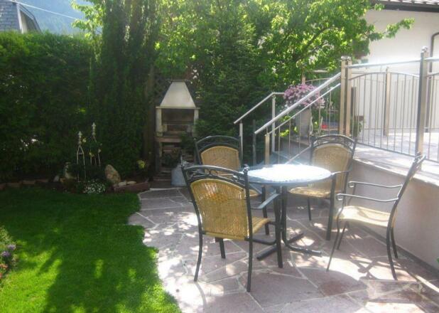 Garten mit Sitzbereich