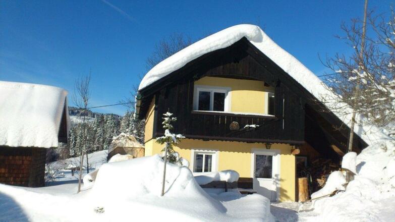 Shihütte zugeschneit