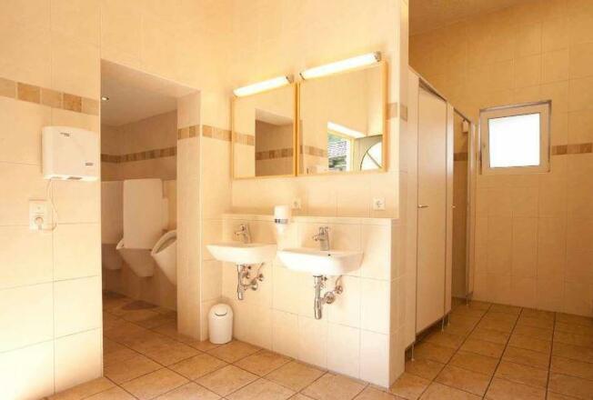 Sanitäranlagen im Campingplatz Volders