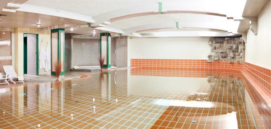 Indoor-Pool