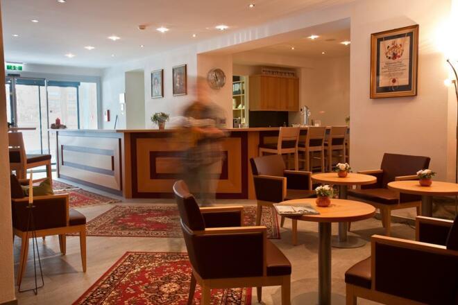 hotel_bergheim_rezeption_bar_2010_danielzangerl_we