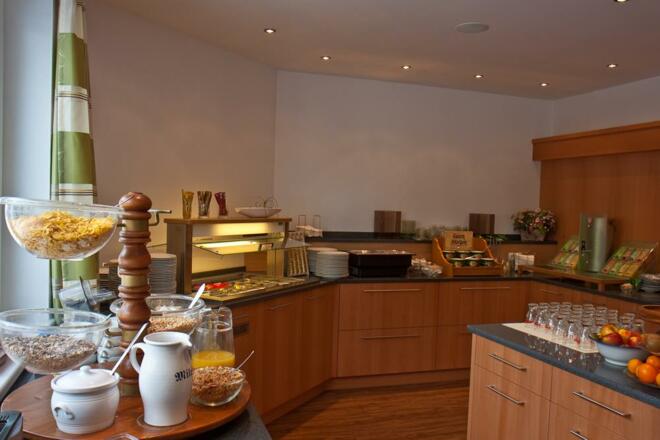 hotel_bergheim_fruehstuecksraum_2010_danielzangerl