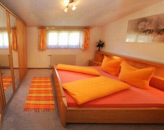 Schlafzimmer 2