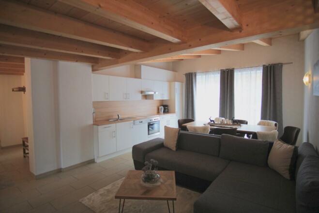 Wohnraum mit Küchenzeile