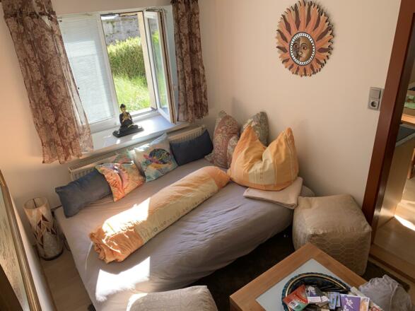 ..unser bequemes Schlafsofa aufgebettet ✨