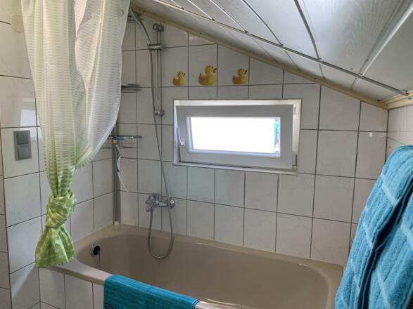 ✨Badewanne mit Dusch plus Fenster 🛁