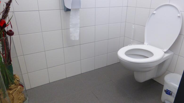 Toiletten ebenerdig zugänglich, Türbreite 80 cm