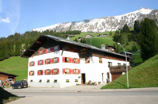 Berwanger Hof im Frühjahr