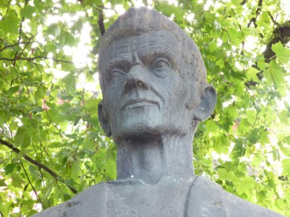 Jodok-Fink-Denkmal, Detail