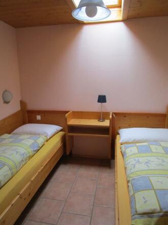 Ferienwohnung Rose - Zimmer 1 (2 Einzelbetten)