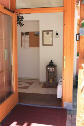 12_Appartement_Gurgl_Eingang_Rückseite
