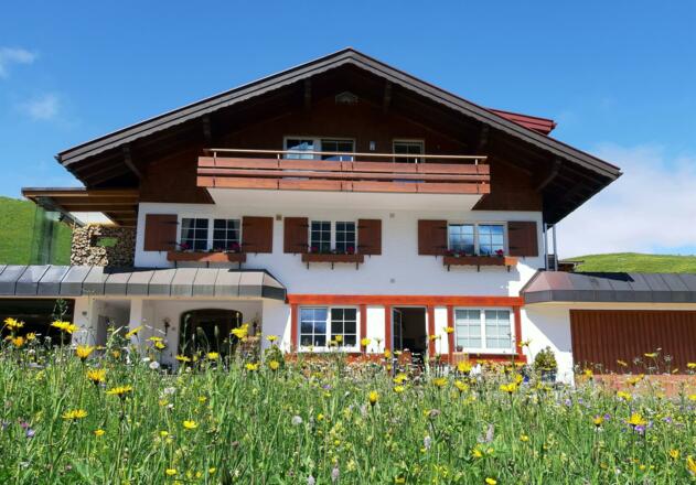Haus im Sommer