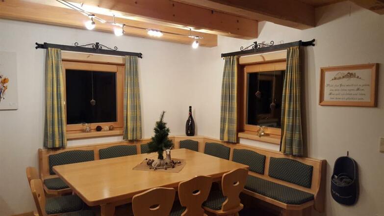 Erdgeschoß_Esstisch_Weihnachtlich geschmückt