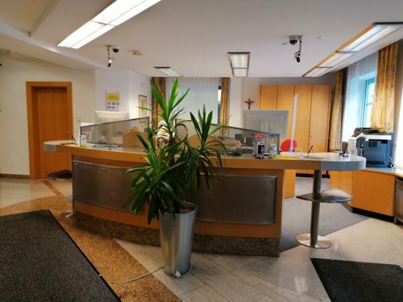 Raiffeisenbank Dienten Schalter