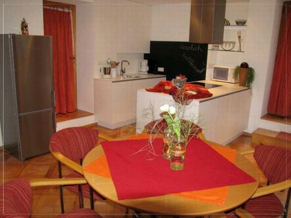 Wohnzimmer mit Küche