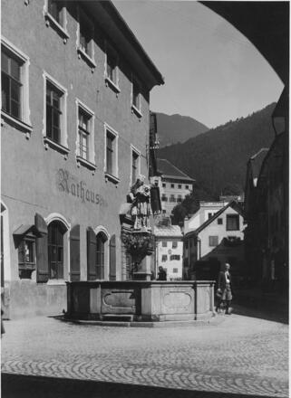 Altes Rathaus und Nepomuk-Brunnen