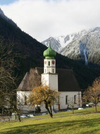 Sankt Gallenkirch, Katholsiche Pfarrkirche Heiliger Gallus mit Friedhof 1