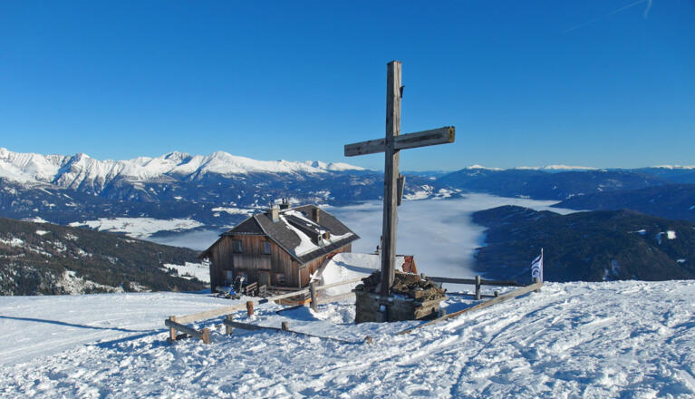 Gipfel des Großeck (2.072 m) mit Speiereckhütte (2.066 m) im Hintergrund