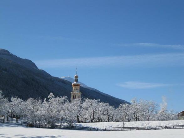 Haus Mesmer Tulfes Winter Kirche