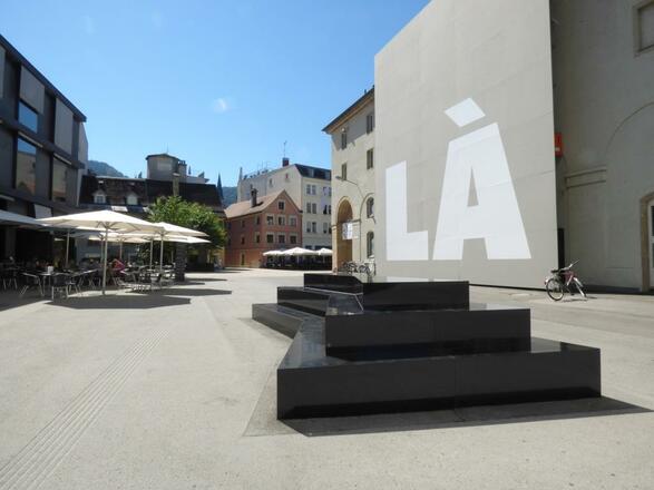 "Arena" mit Blick zum Platz