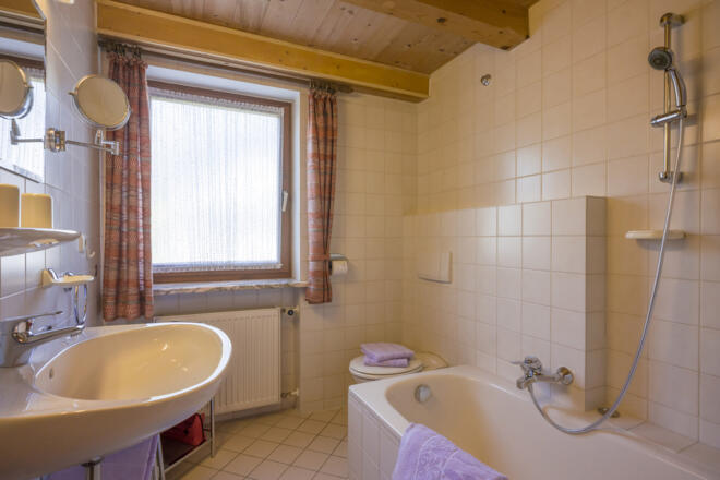Badezimmer in der Ferienwohnung im Obergeschoss