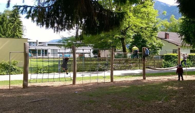 Spielplatz Volksschule Mitte 4