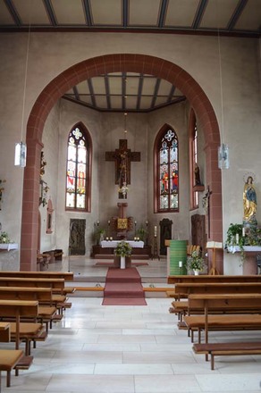 Blick in den Chor der Kirche St. Georg in Trennfeld