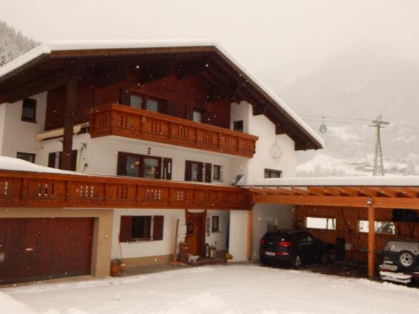 Unser Haus mit Blick zur Gondel