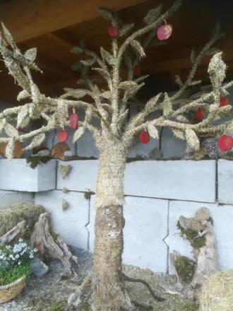 Mystisches Apfelbäumchen in der HeuART-Galerie