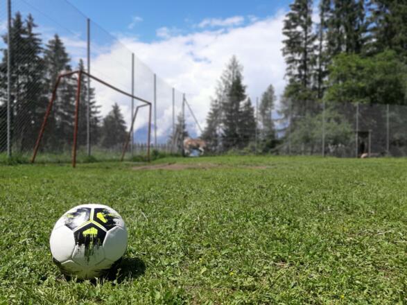 Haus Gufl, Fußballfeld