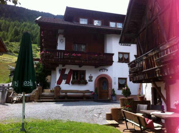 Hausansicht Sommer mit Stadl