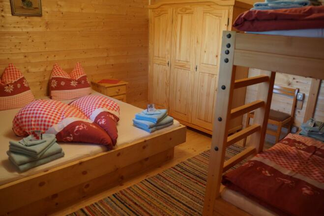 Schlafzimmer in der Arzbachhütte Volders