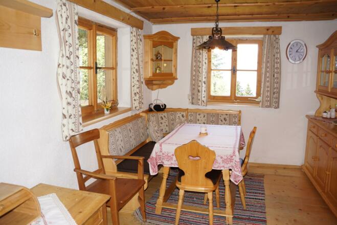 Stube auf der Arzbachhütte Volders