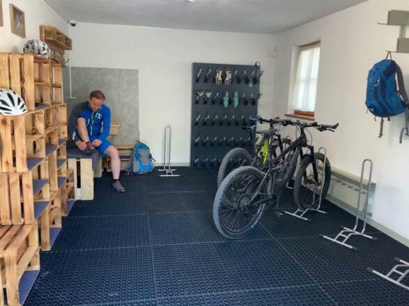 skischuhraum-1030x773