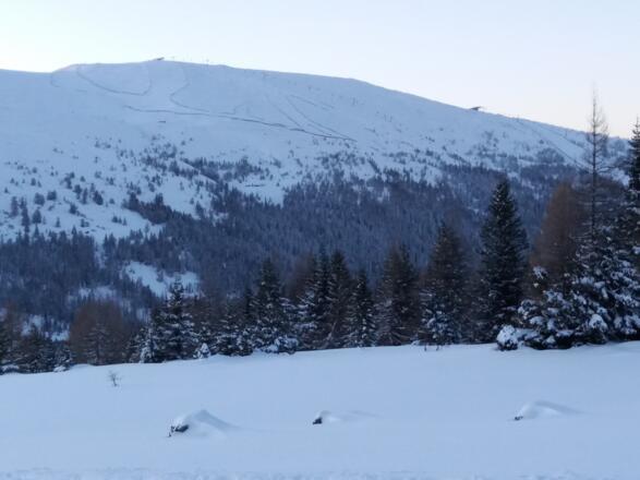 Blick während des Aufstieges zum Aineck hinüber.