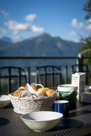 Frühstück auf Terrasse