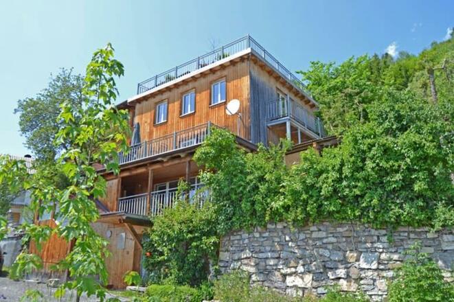 Haus von vorn Sommer