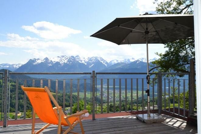 Dasitzen auf Terrasse