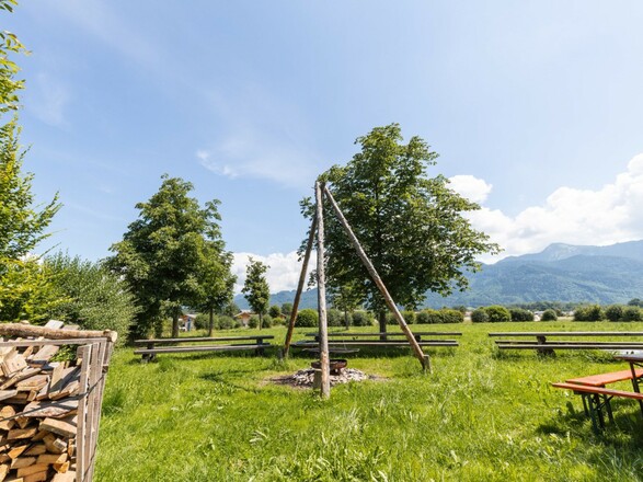 Almdorado Übersee - Grillplatz