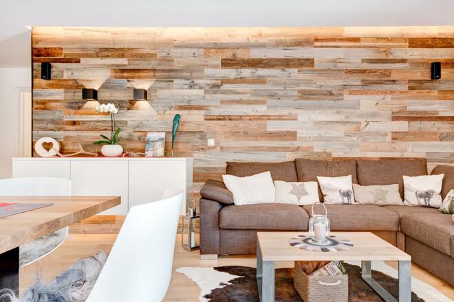 Sofalandschaft vor Holzwand_004