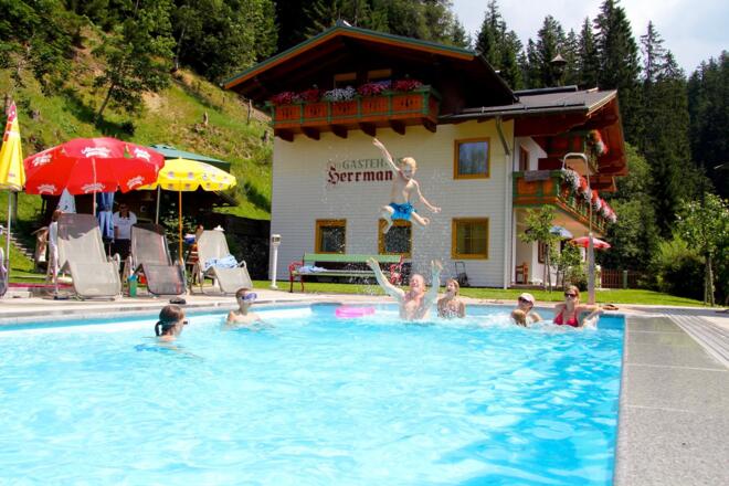 Rein in's beheizte Freibad