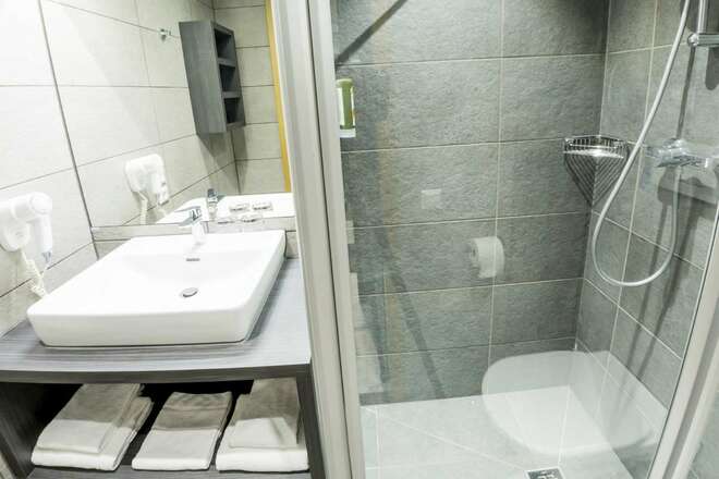 MY HOME | MY HOTEL Rosenheim - DZ Badezimmer